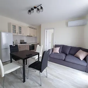 Apartamento жилищна сграда орех