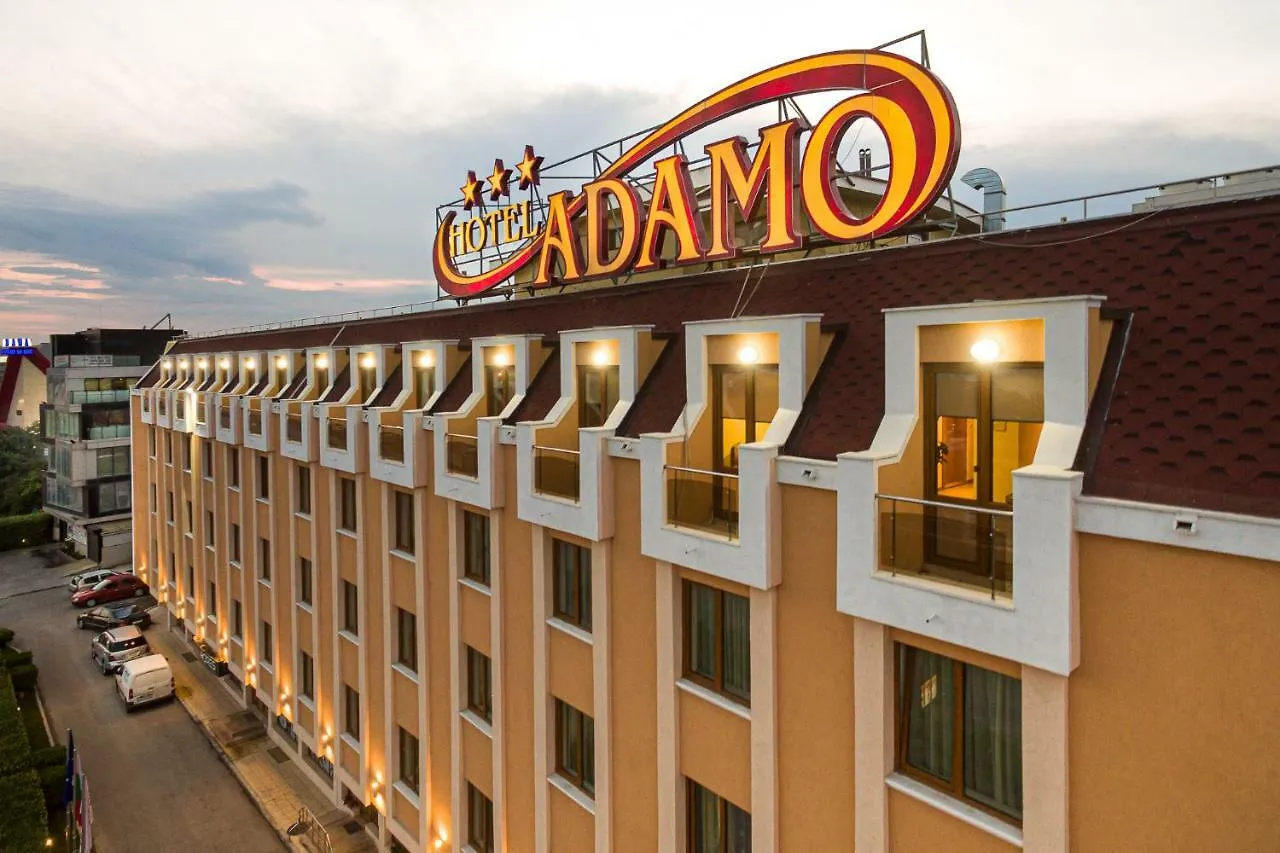 וארנה Adamo Hotel